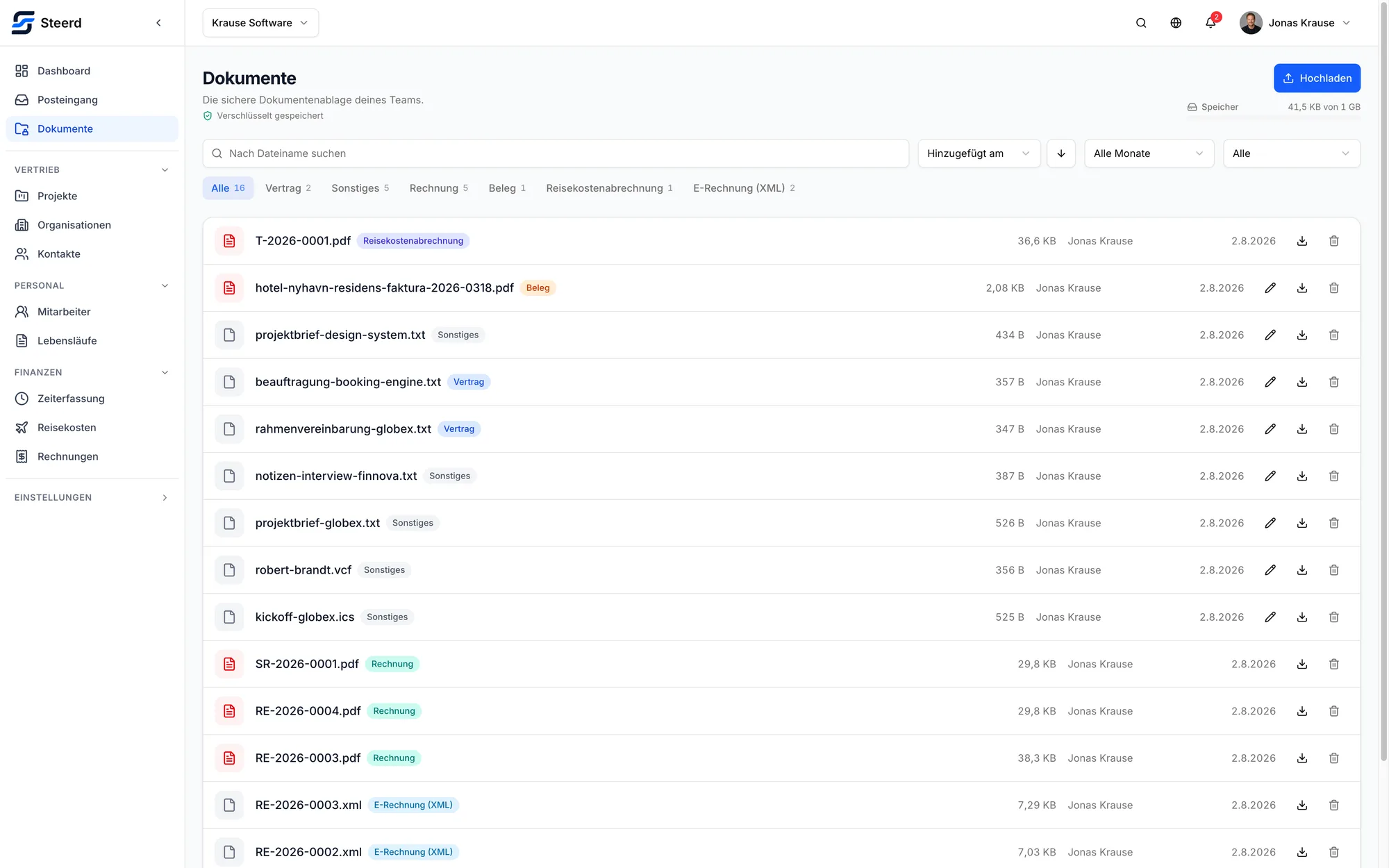 Die Dokumentenablage in Steerd: verschlüsselte Dateien, abgelegt als Vertrag, Rechnung, Beleg, Reisekostenabrechnung oder E-Rechnung im XML-Format, jeweils mit Größe, hochladender Person und Datum